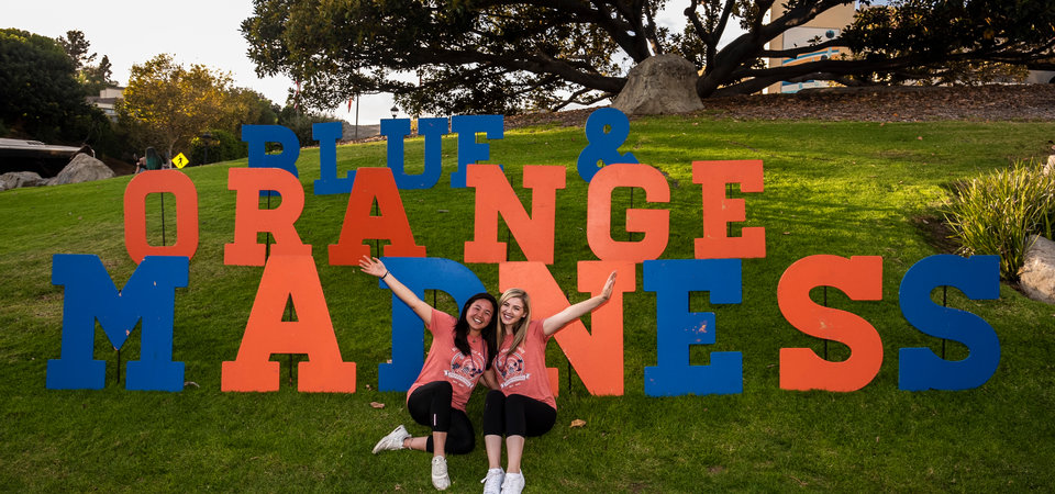 Pepperdine students on Alumni Park for Blue and Orange Madness