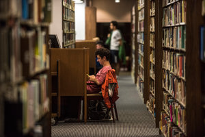 Seaver student studying in the library