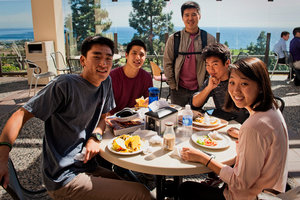 Pepperdine students dining at Waves Cafe