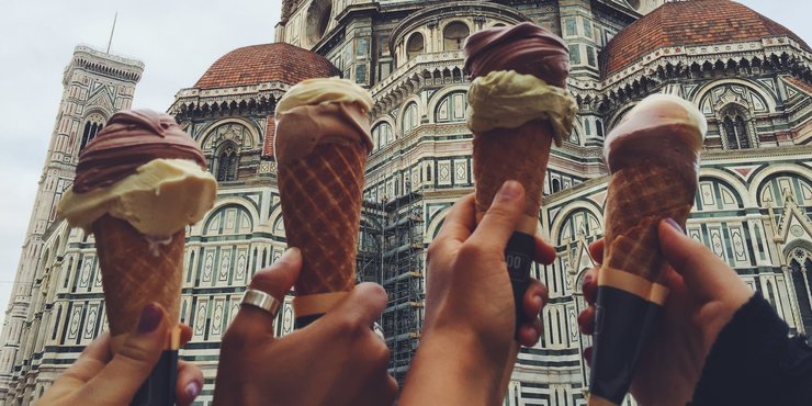 Students enjoying ice cream while traveling abroad