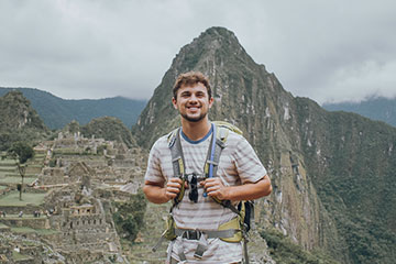 Seaver student in front of Machu Picchu