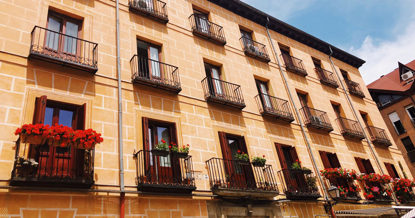 Exterior photo of a building in Madrid