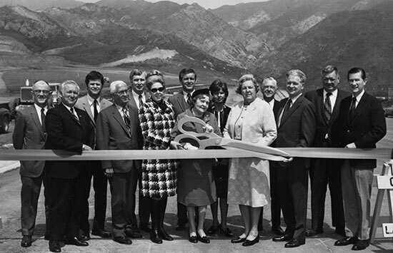 Blanche Seaver cutting the ribbon