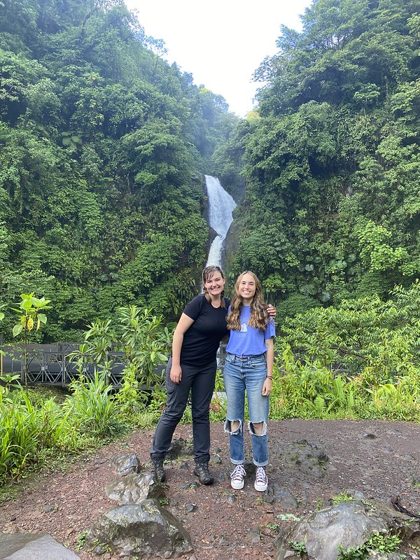 Helen Holmlund and Jordyn Regier in Costa Rican rainforest