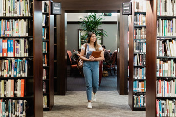 Student walking in Payson library